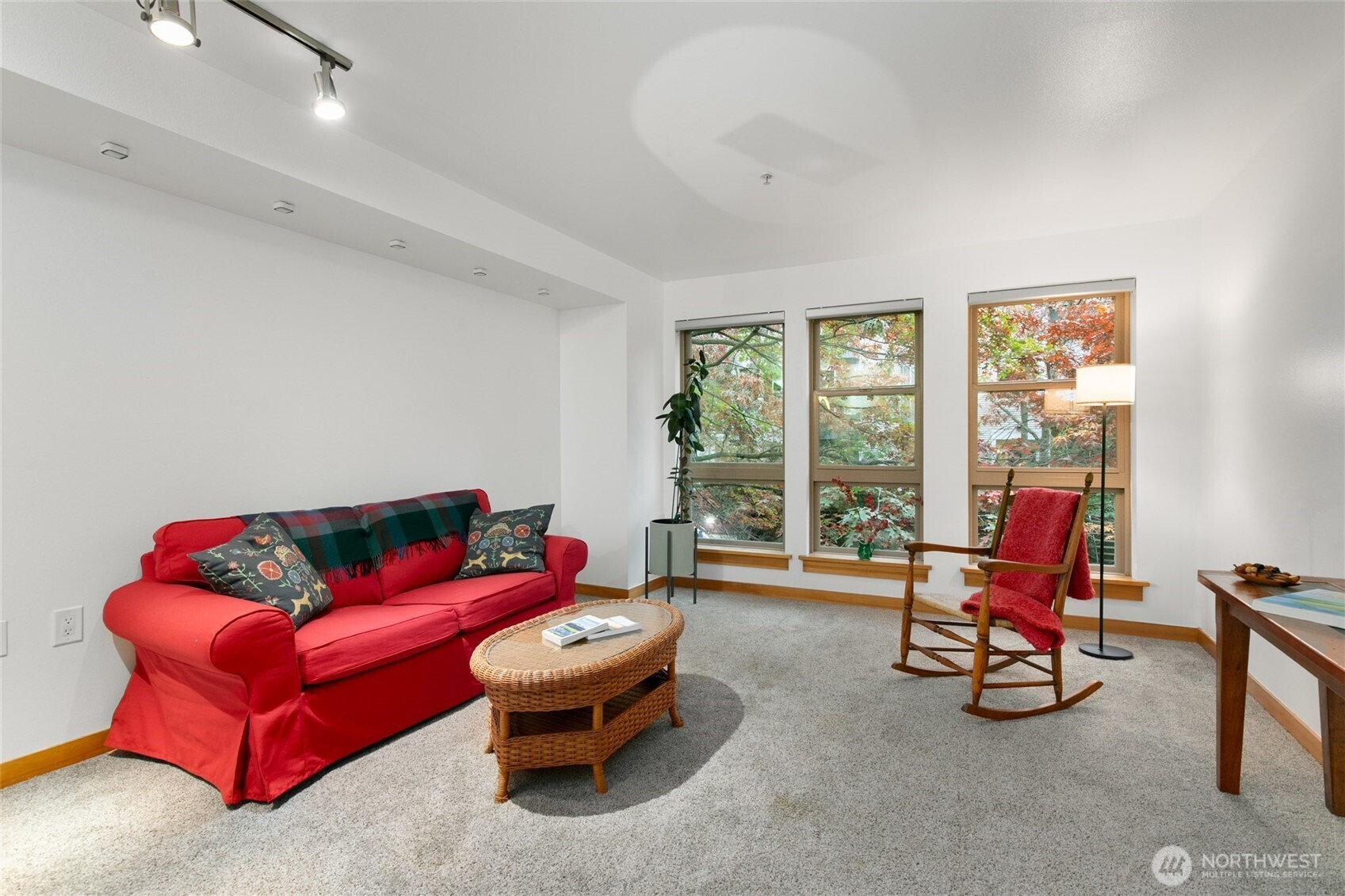 827 Hiawatha Place S, Seattle, WA 98144