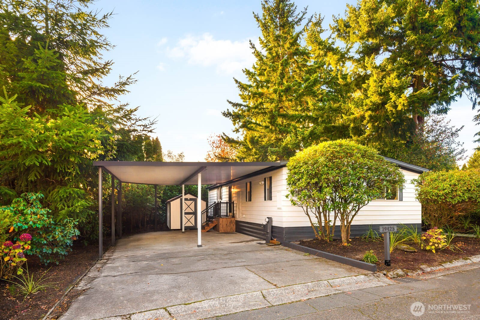 19425 Hollyhills Drive NE, Bothell, WA 98011