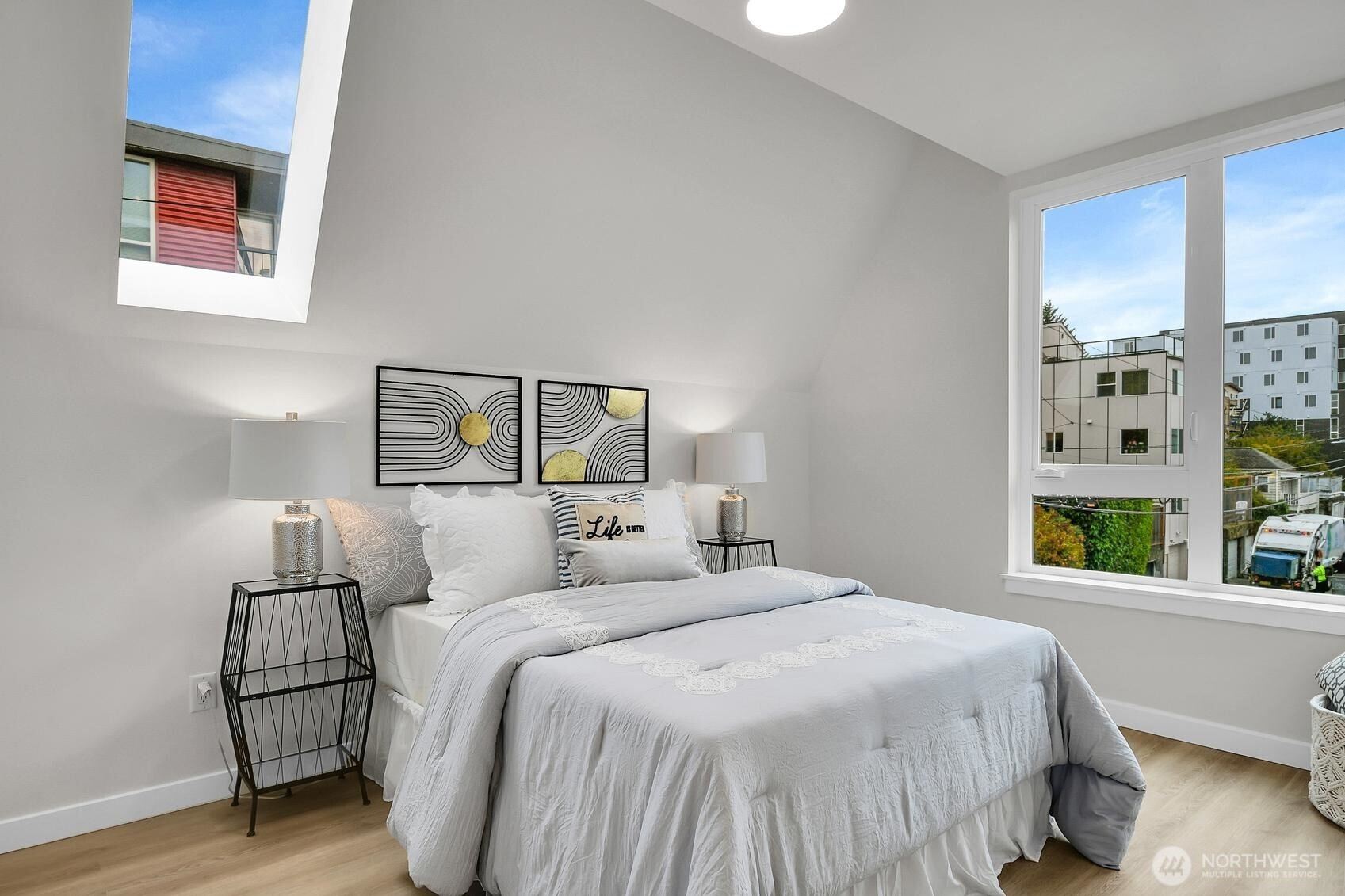 261 E Louisa Street, Seattle, WA 98102