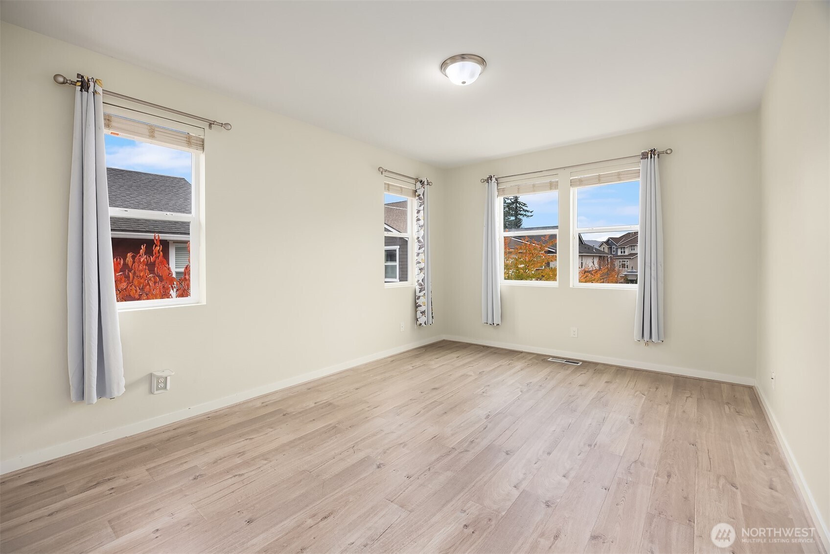 1247 NE Hickory Lane, Issaquah, WA 98029