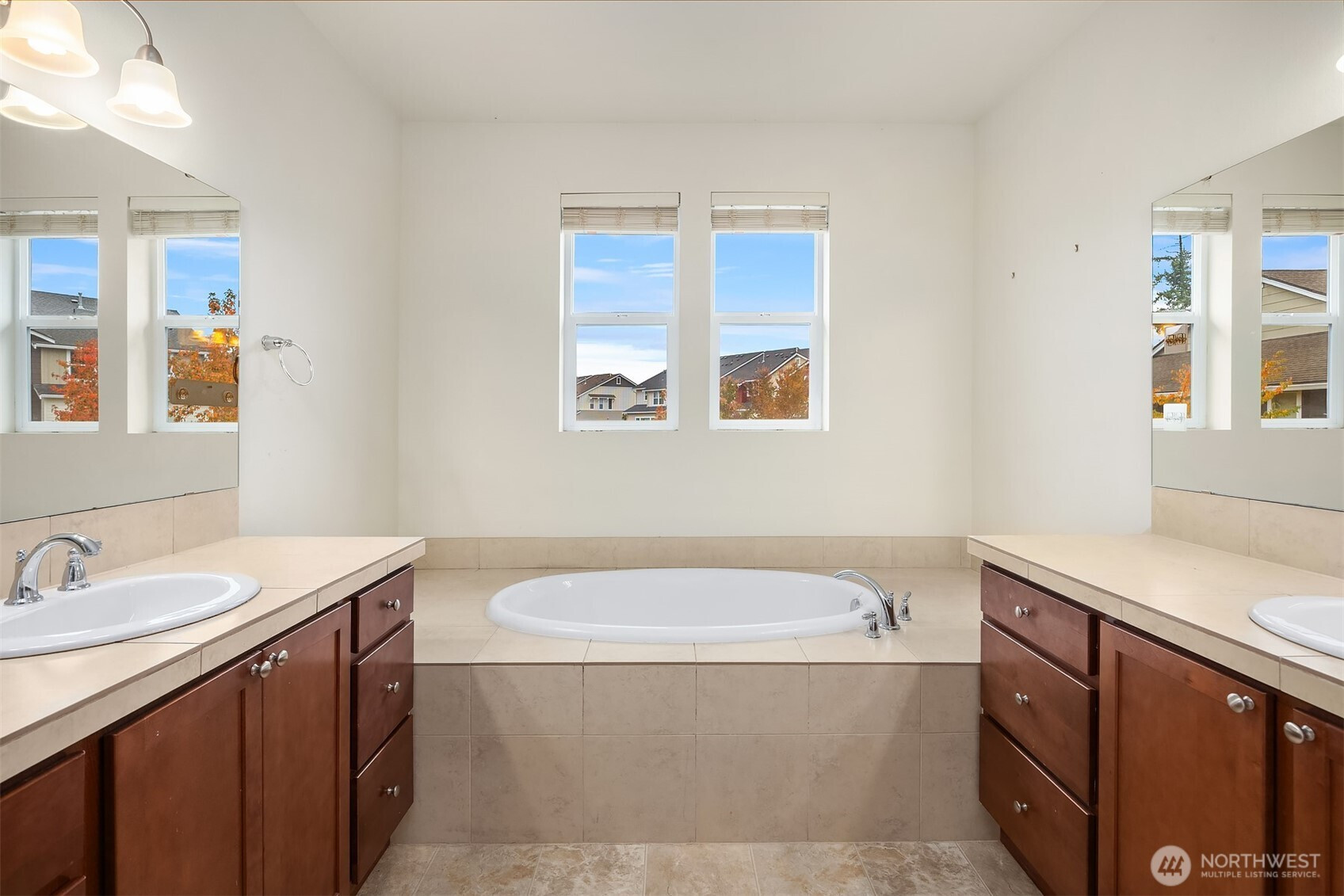 1247 NE Hickory Lane, Issaquah, WA 98029