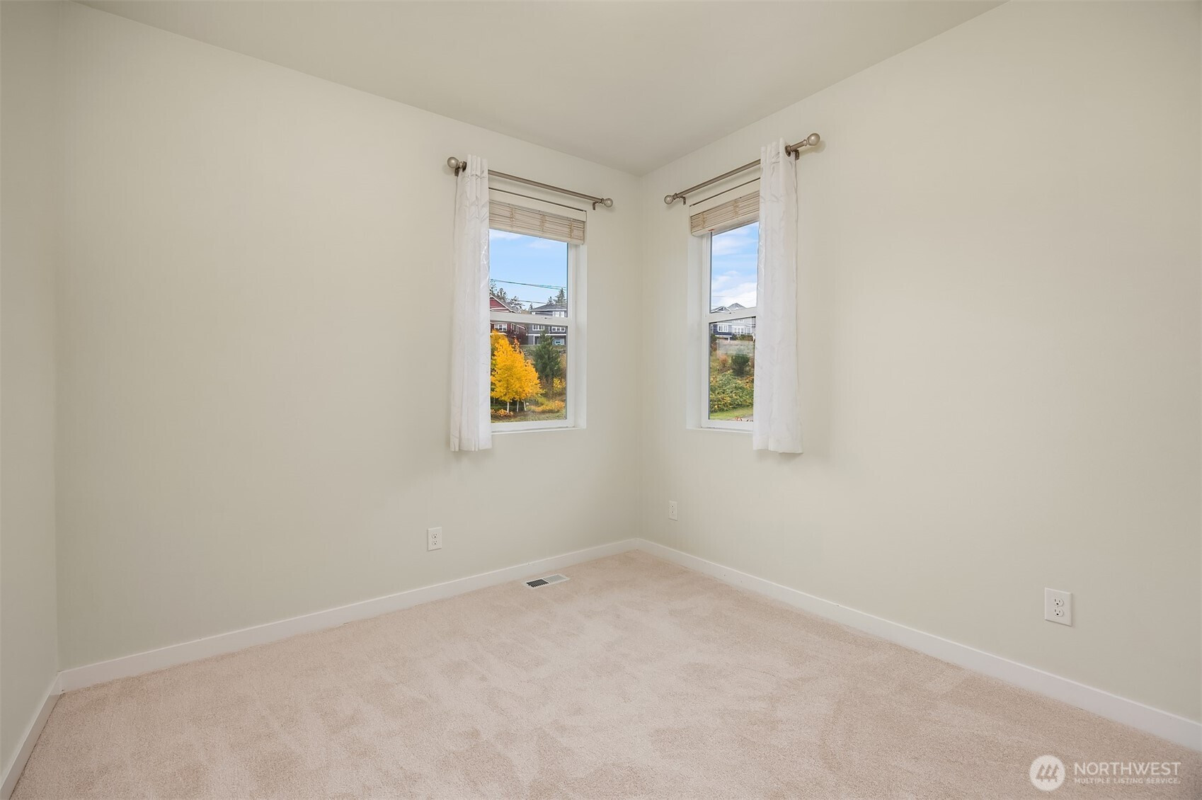 1247 NE Hickory Lane, Issaquah, WA 98029