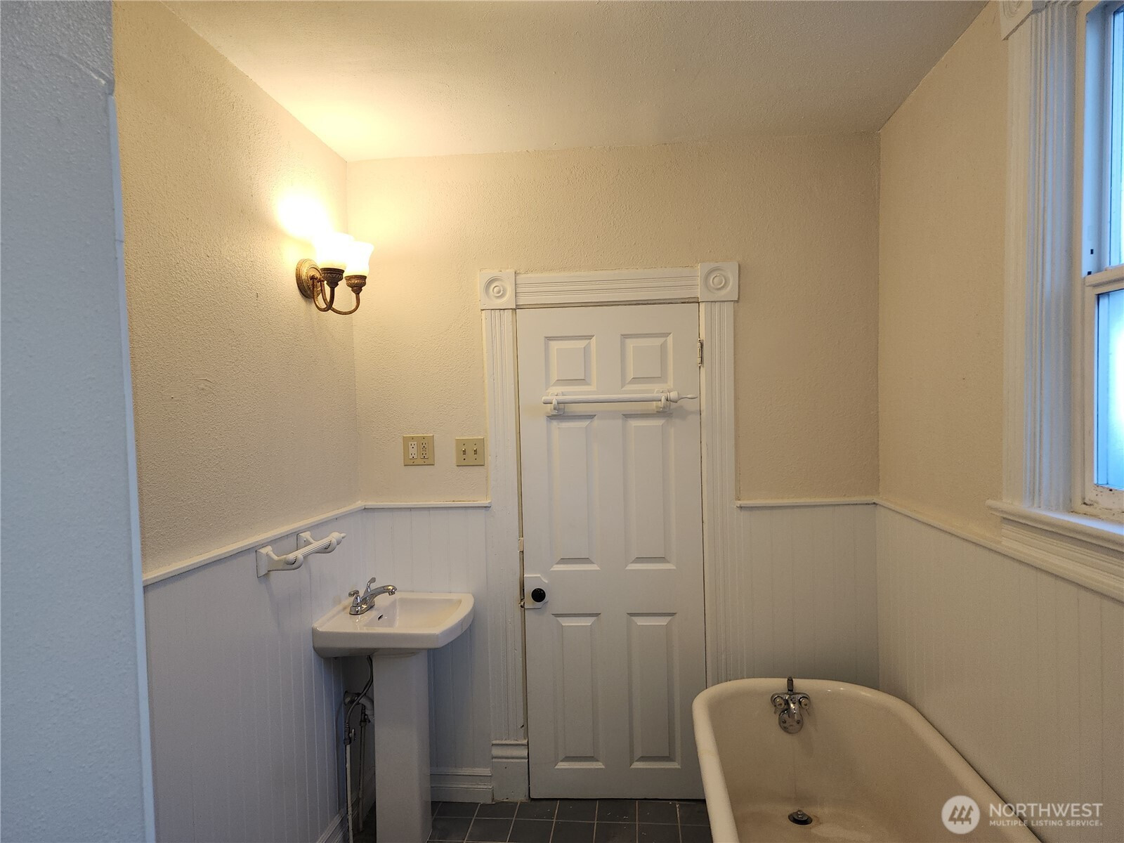 719 Caroline St, Port Angeles, WA 98362