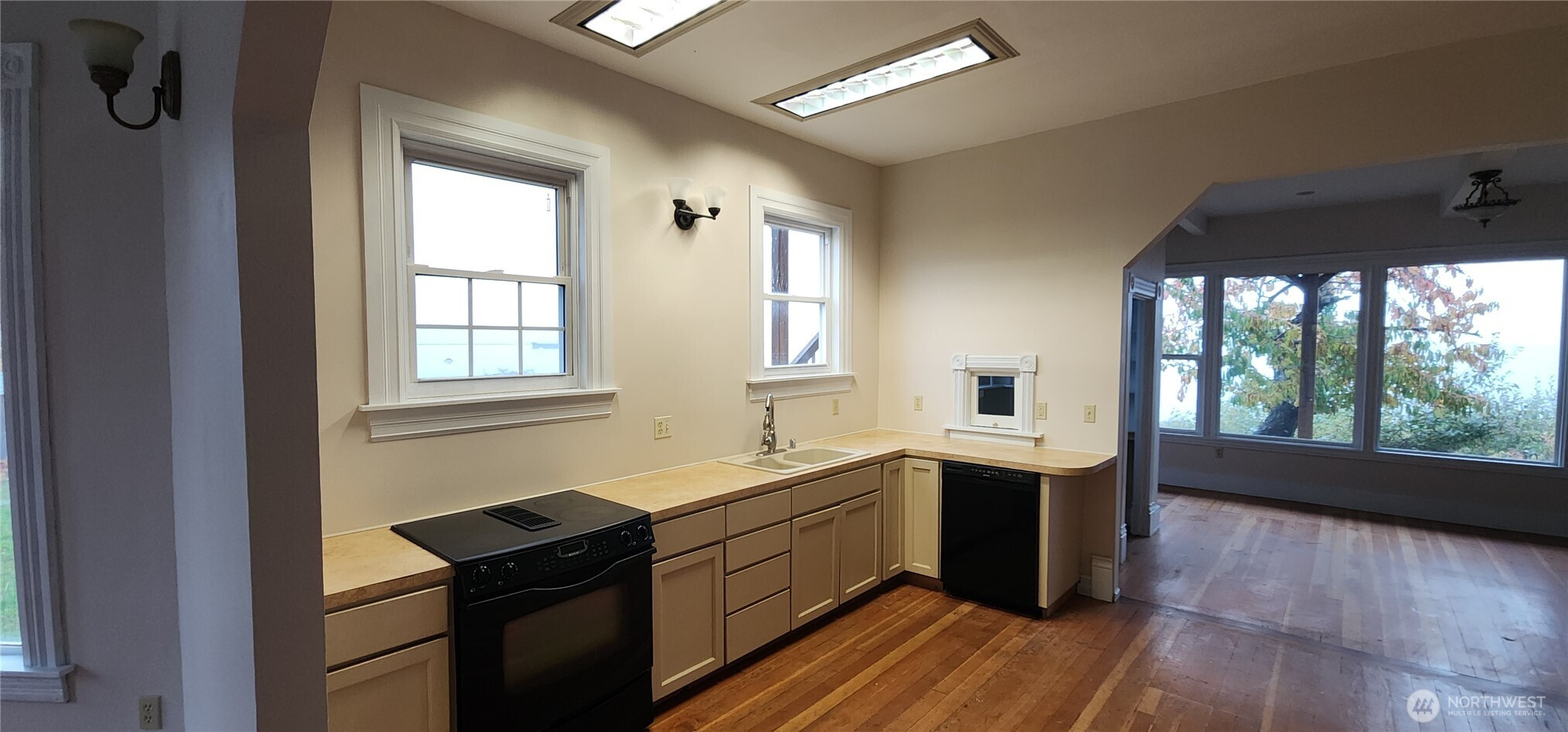 719 Caroline St, Port Angeles, WA 98362