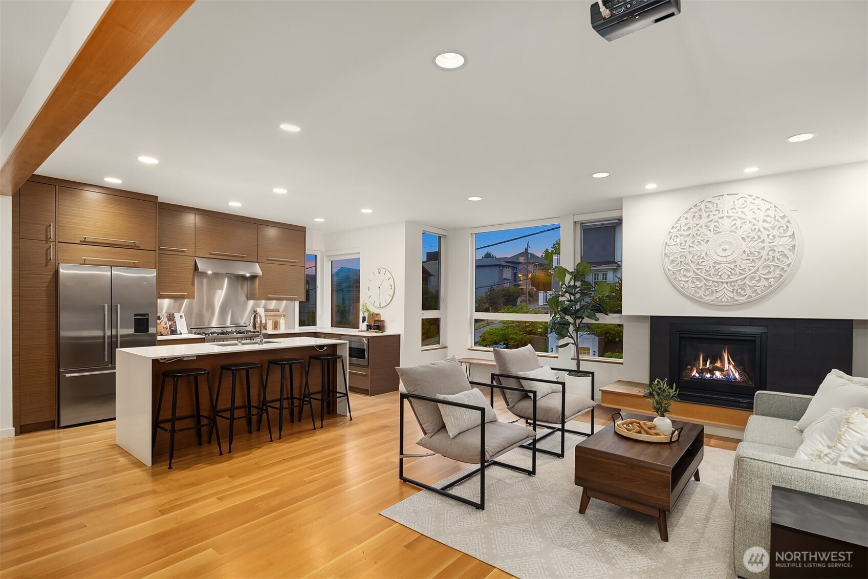 1002 5th Avenue N, Seattle, WA 98109