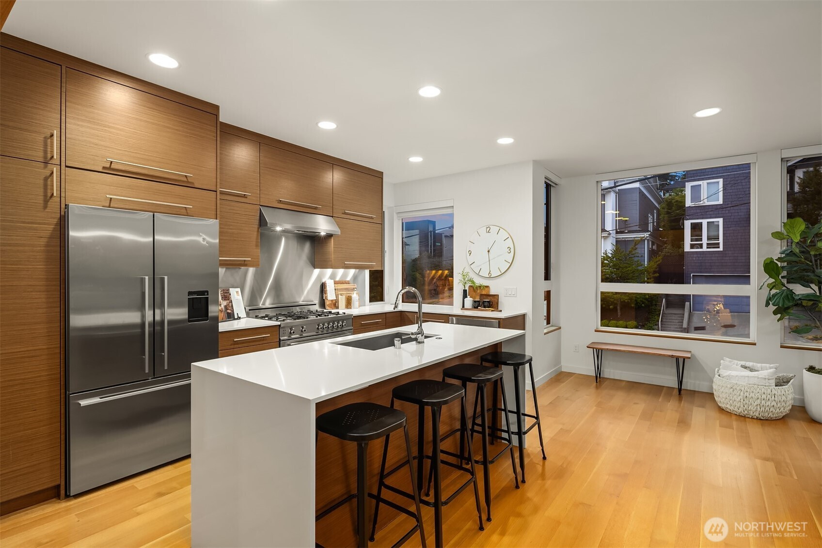 1002 5th Avenue N, Seattle, WA 98109