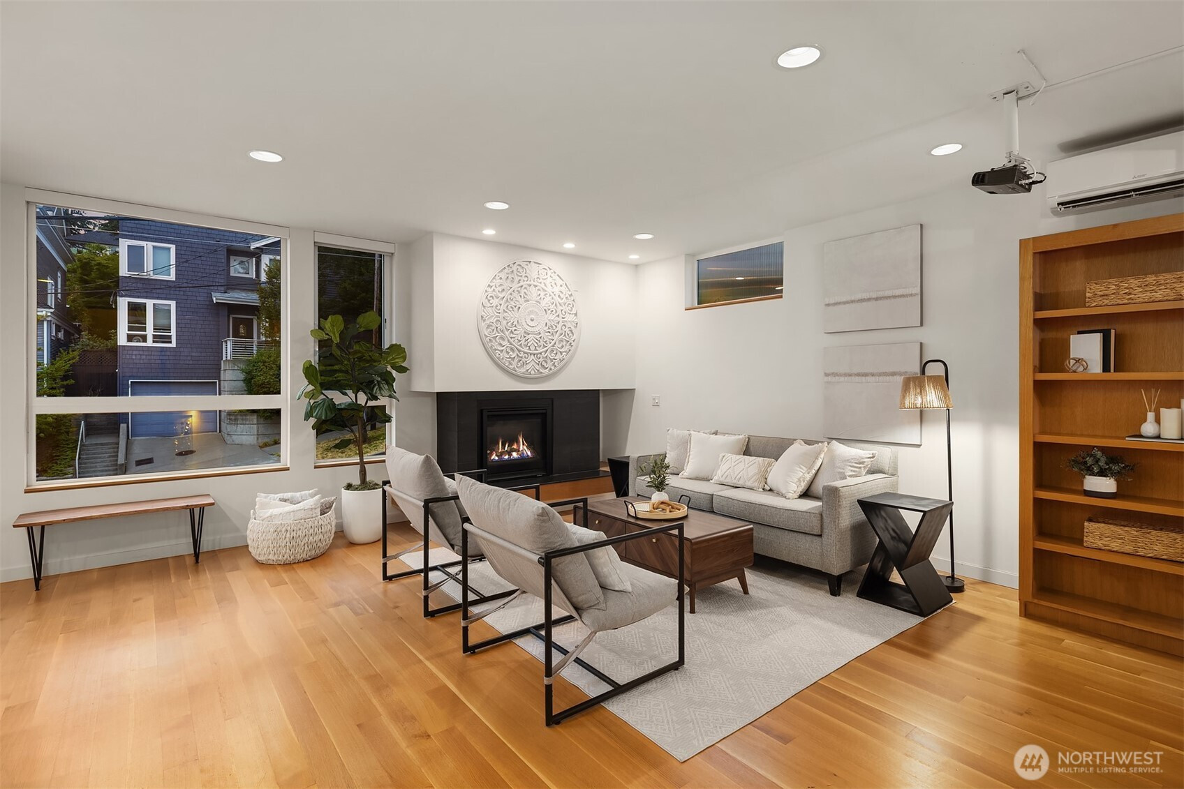 1002 5th Avenue N, Seattle, WA 98109