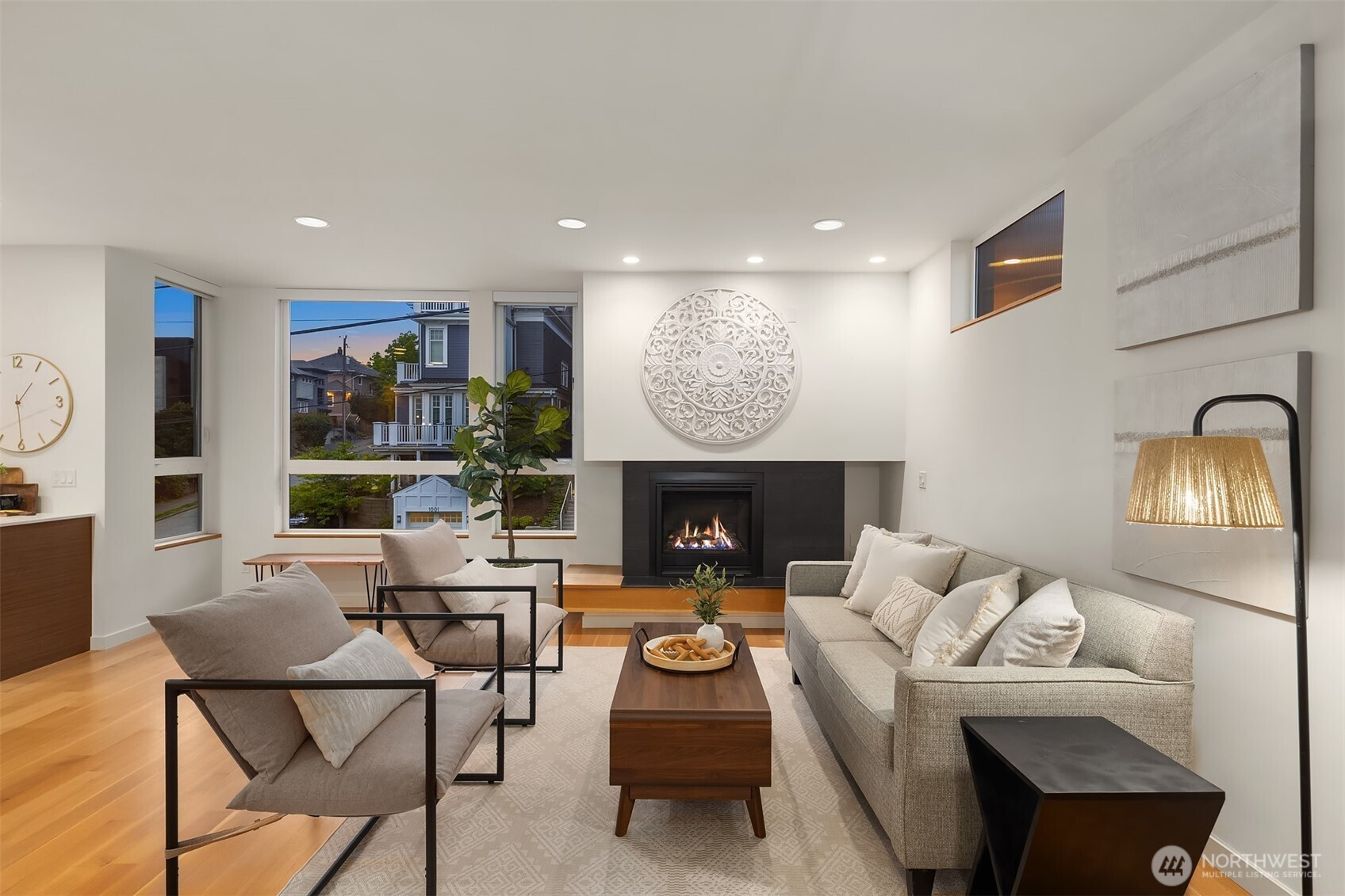 1002 5th Avenue N, Seattle, WA 98109