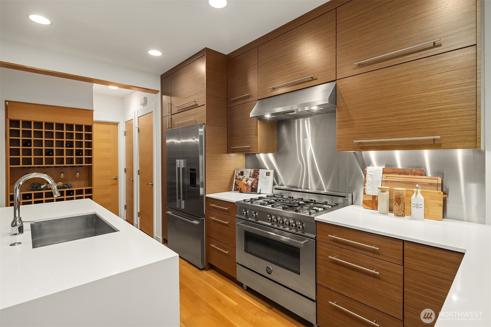 1002 5th Avenue N, Seattle, WA 98109