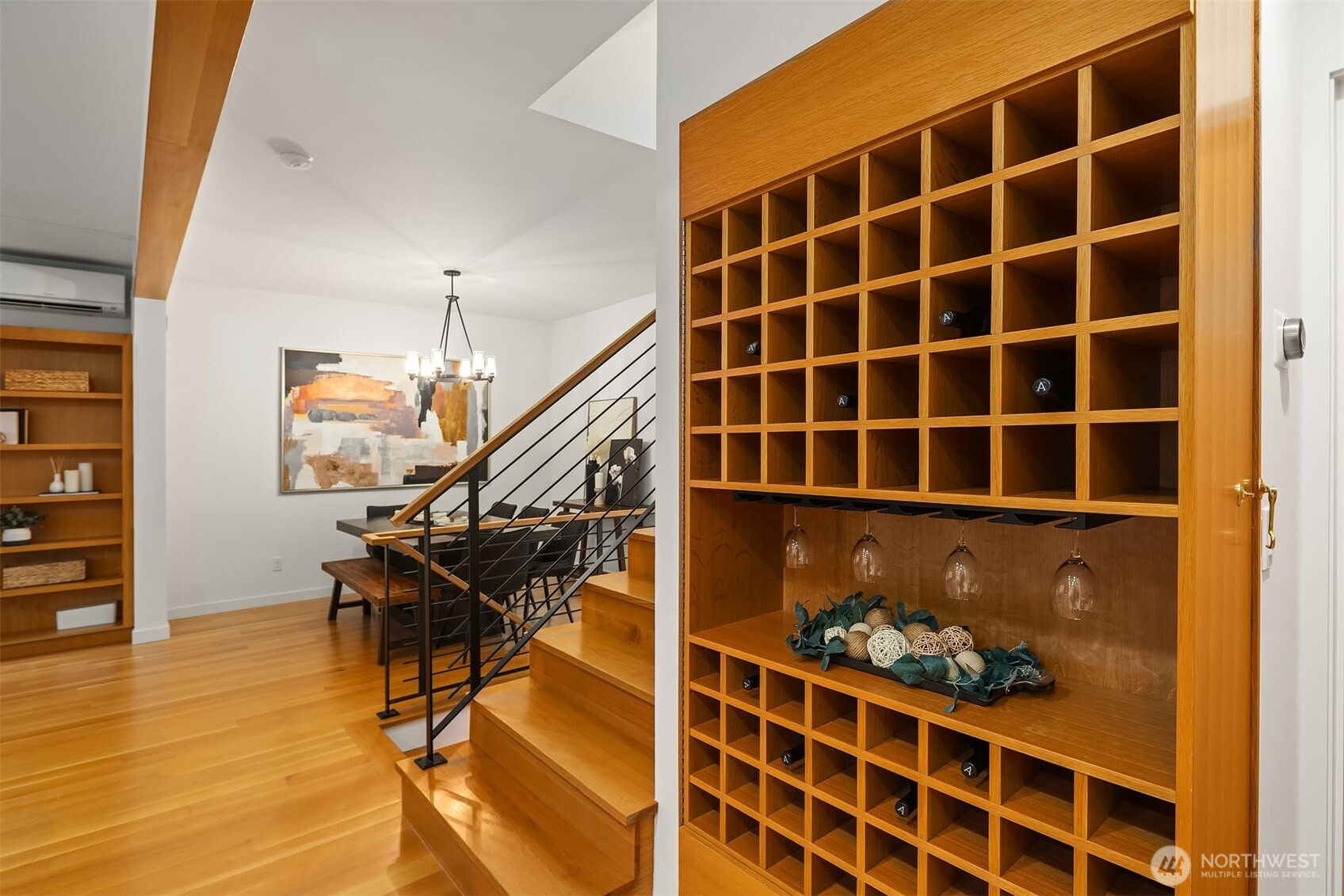 1002 5th Avenue N, Seattle, WA 98109