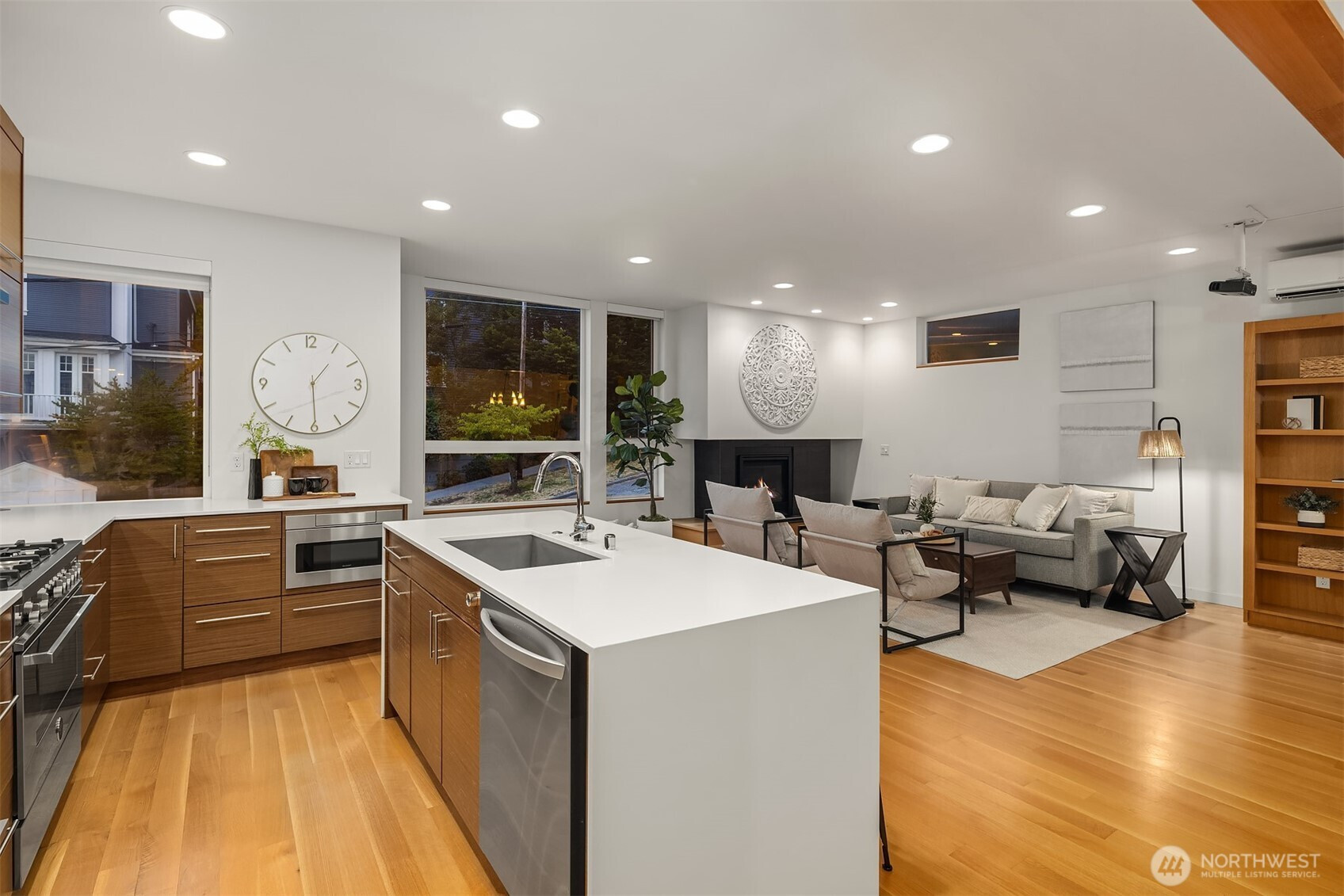 1002 5th Avenue N, Seattle, WA 98109