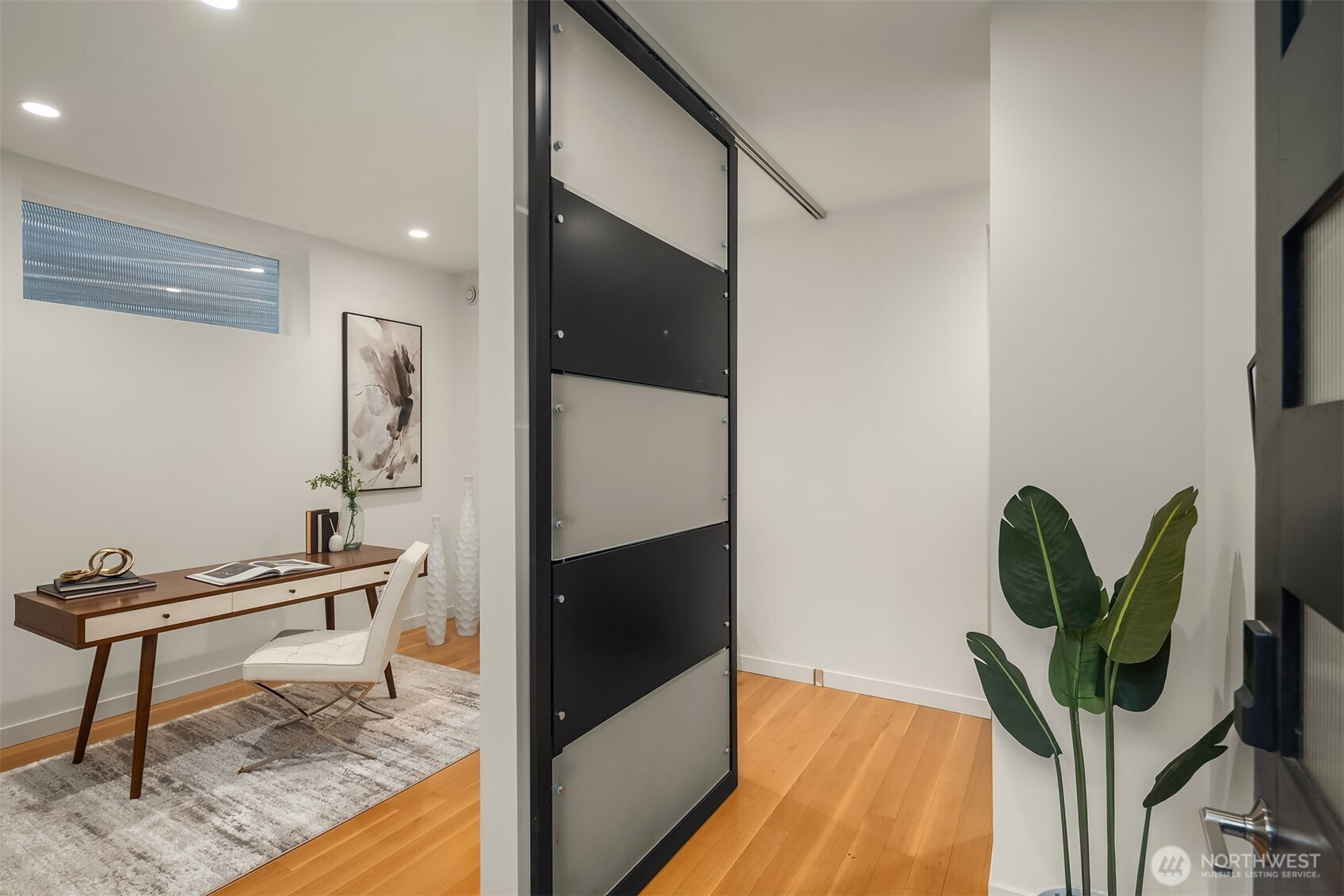 1002 5th Avenue N, Seattle, WA 98109