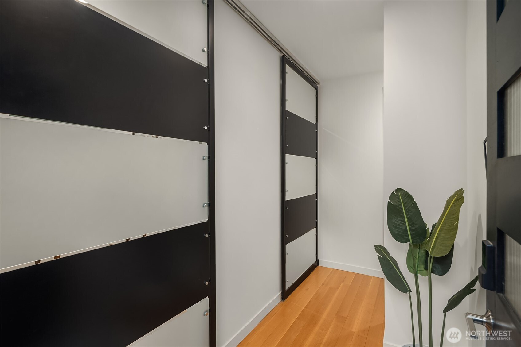 1002 5th Avenue N, Seattle, WA 98109