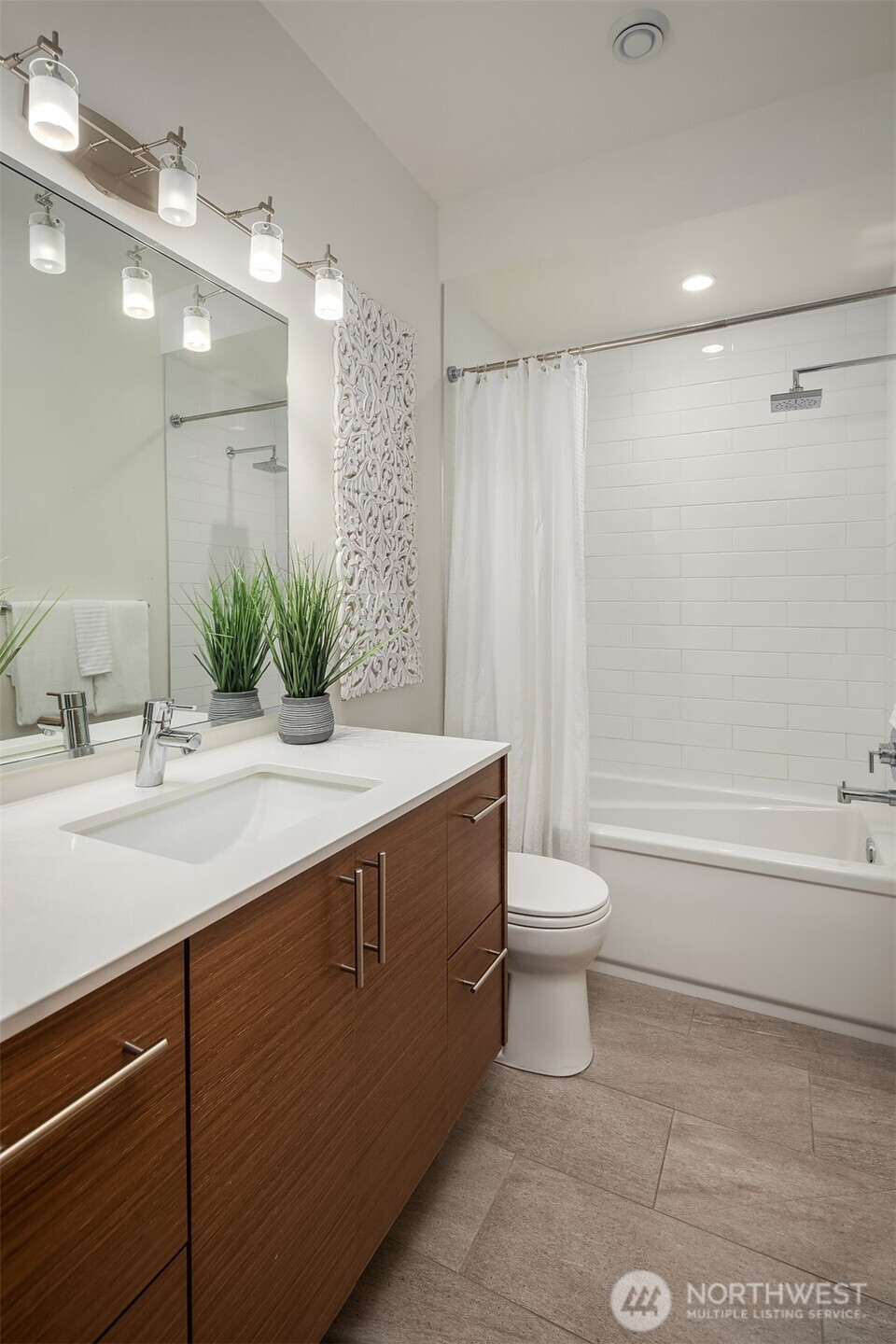 1002 5th Avenue N, Seattle, WA 98109