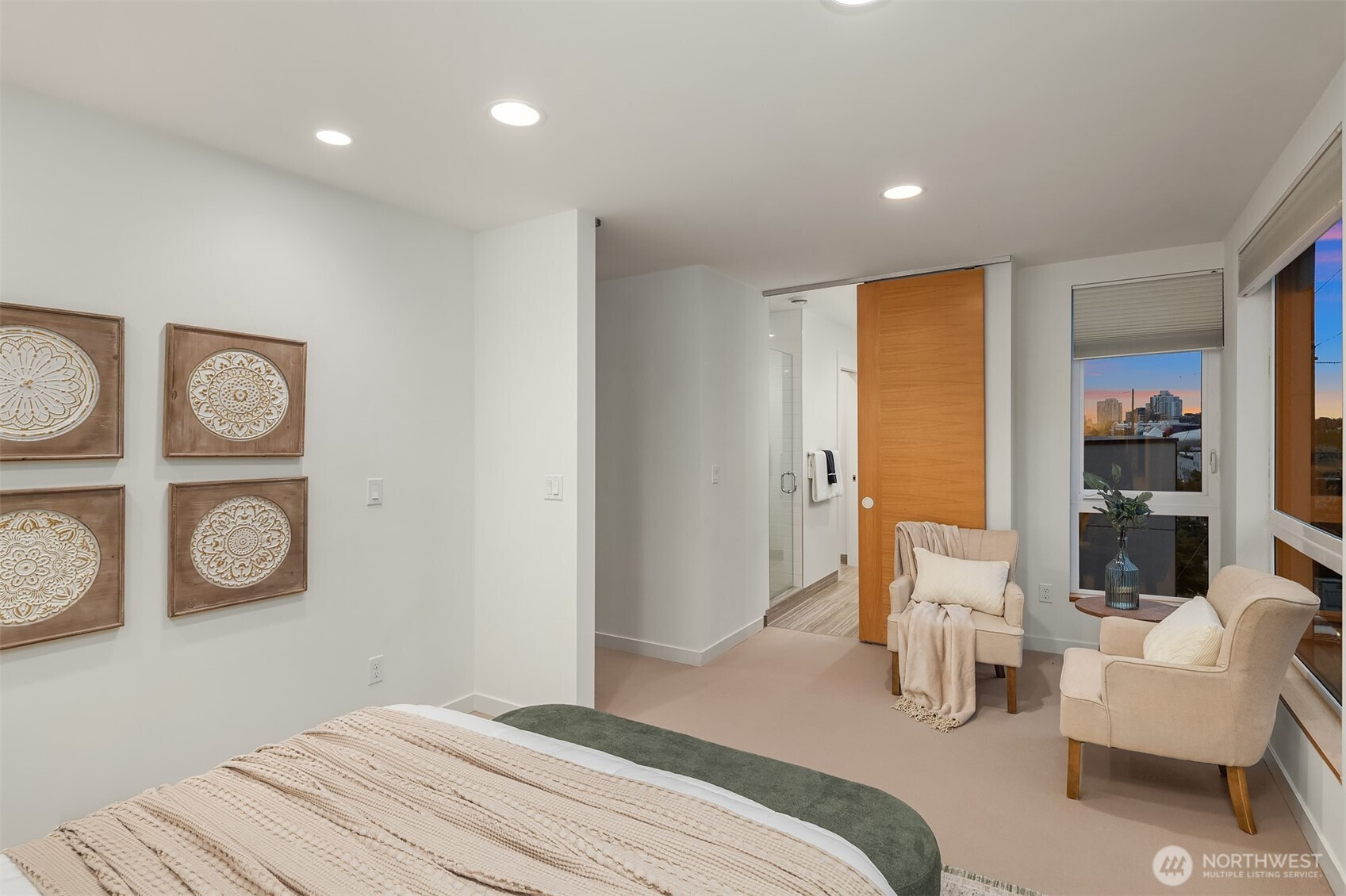 1002 5th Avenue N, Seattle, WA 98109