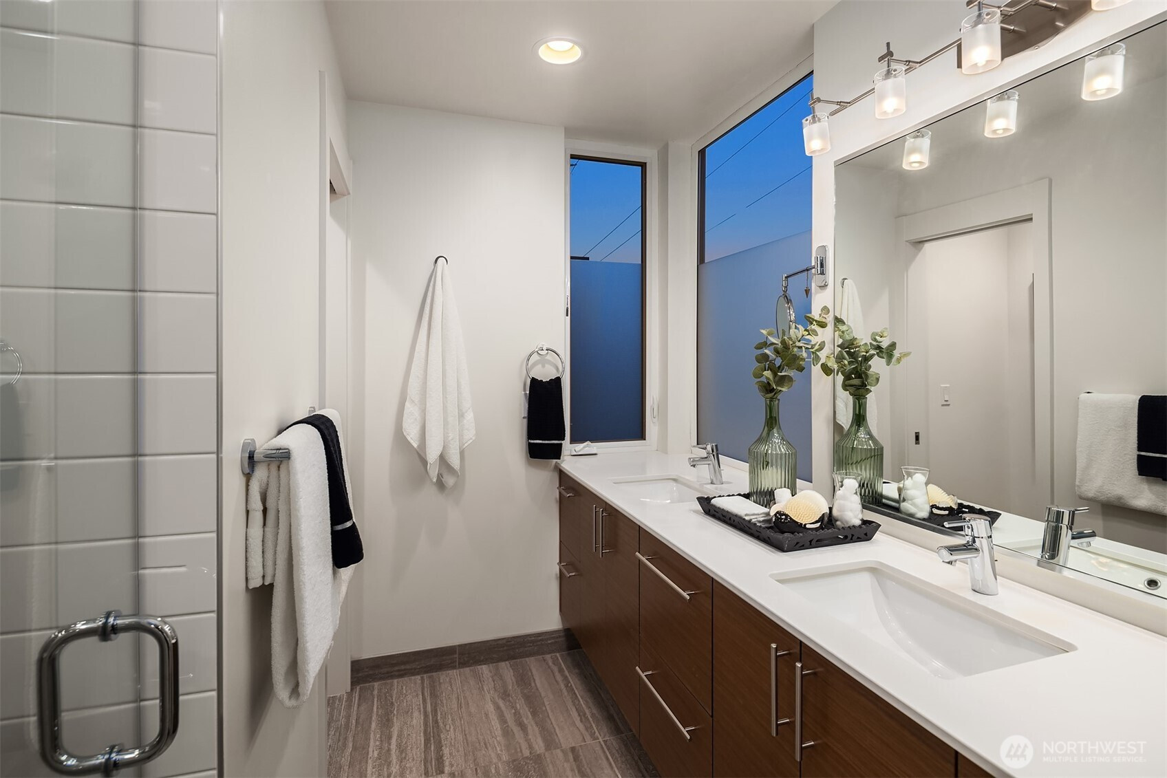 1002 5th Avenue N, Seattle, WA 98109