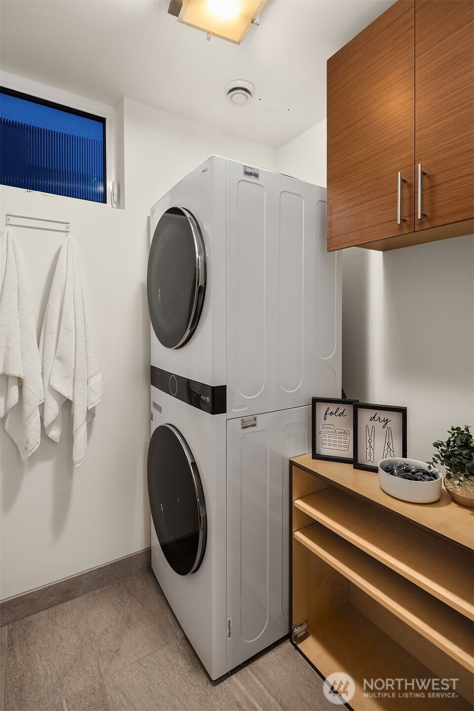 1002 5th Avenue N, Seattle, WA 98109