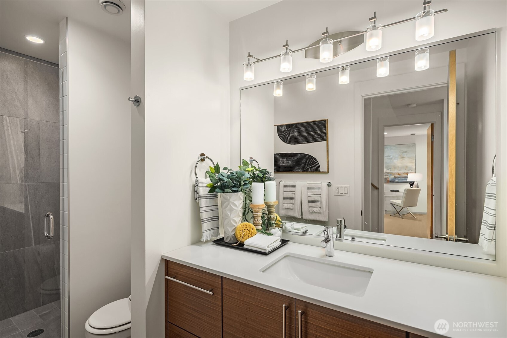 1002 5th Avenue N, Seattle, WA 98109