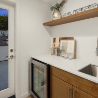 1002 5th Avenue N, Seattle, WA 98109