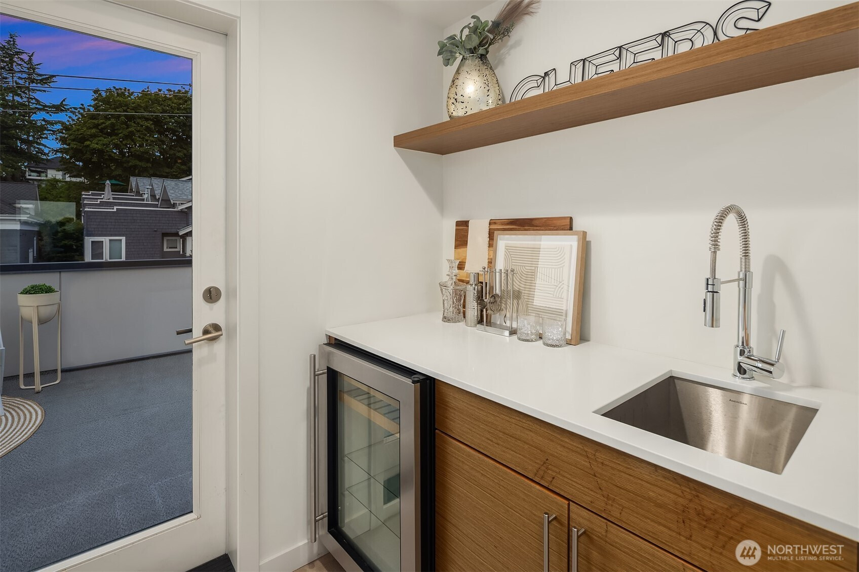 1002 5th Avenue N, Seattle, WA 98109