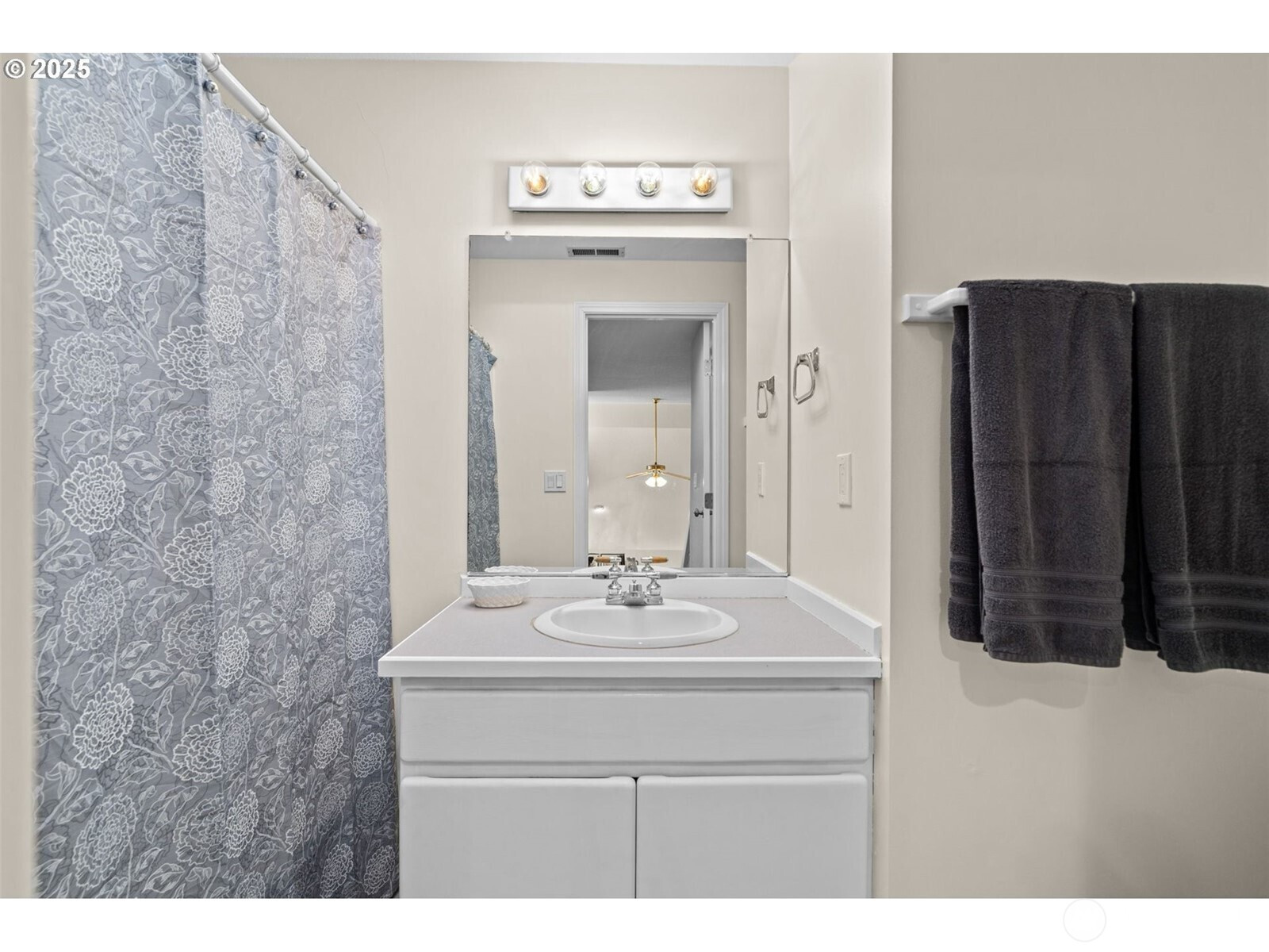 1705 SE Solomon Loop, Vancouver, WA 98683