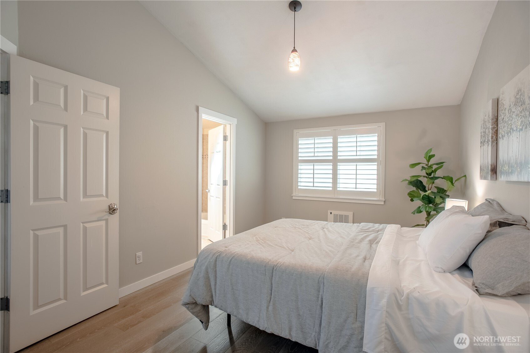 118 N 104th Street, Seattle, WA 98133