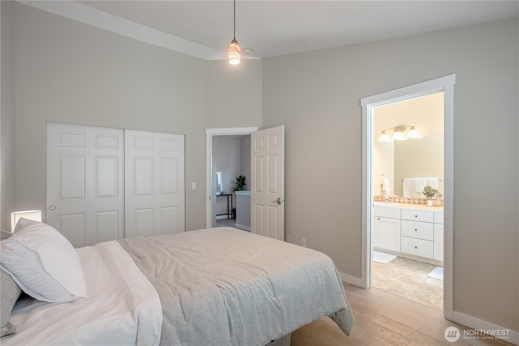 118 N 104th Street, Seattle, WA 98133