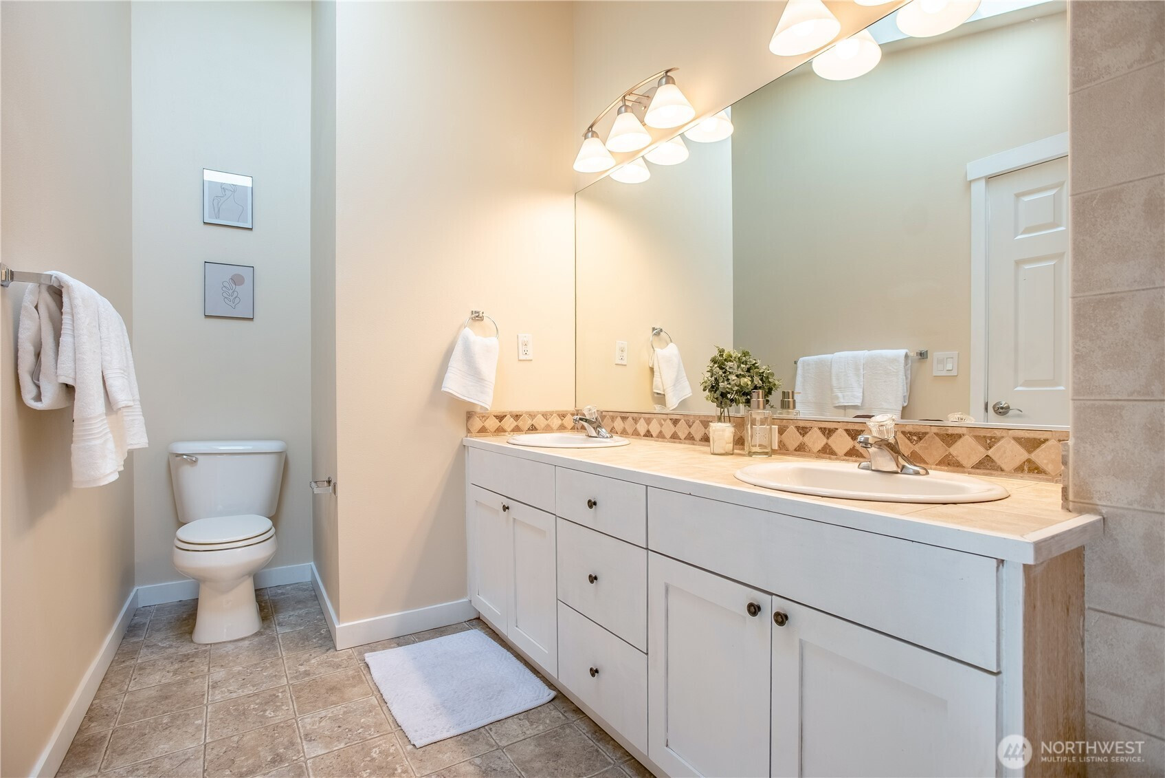 118 N 104th Street, Seattle, WA 98133