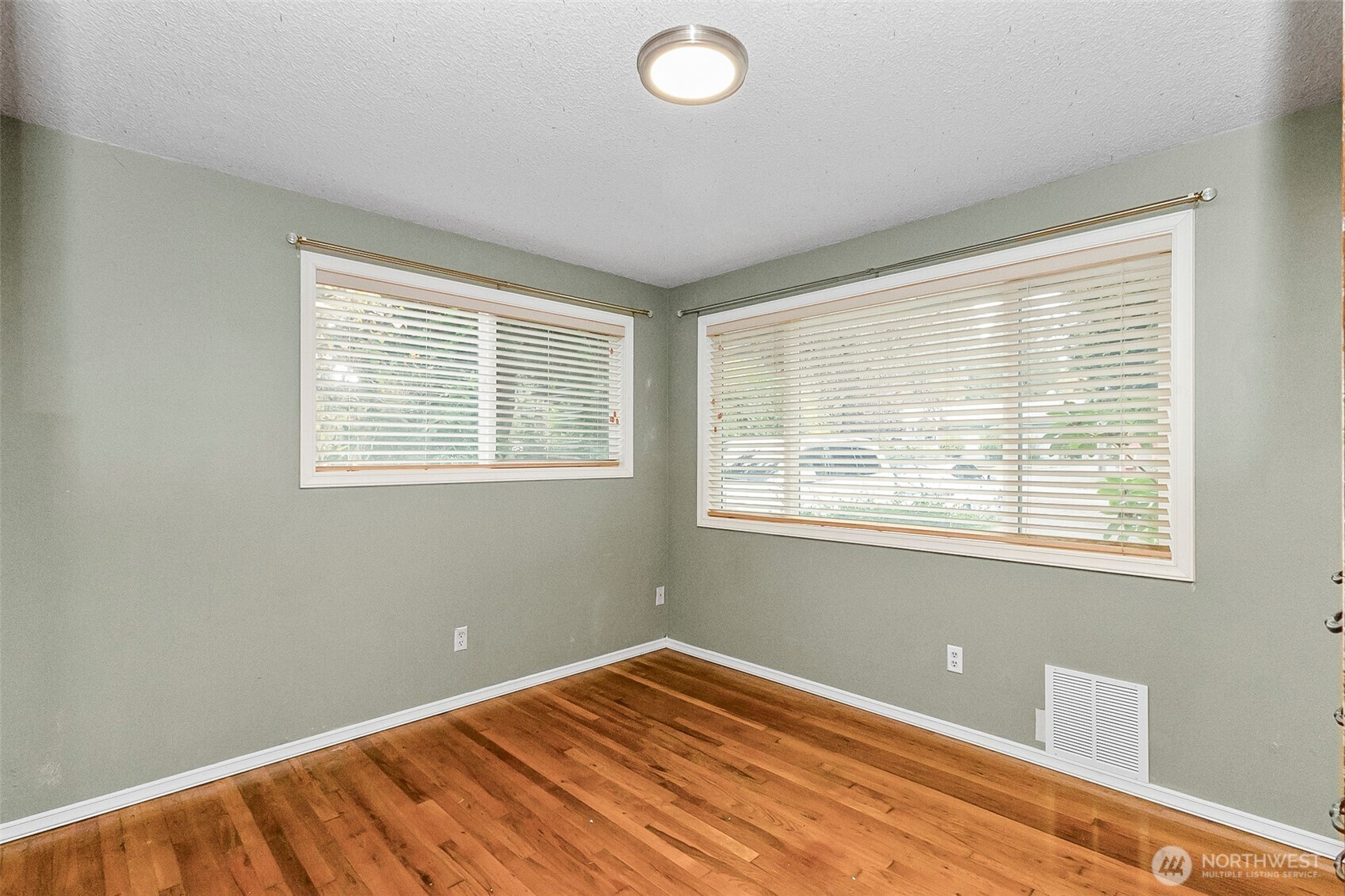 15729 Larch Way, Lynnwood, WA 98087