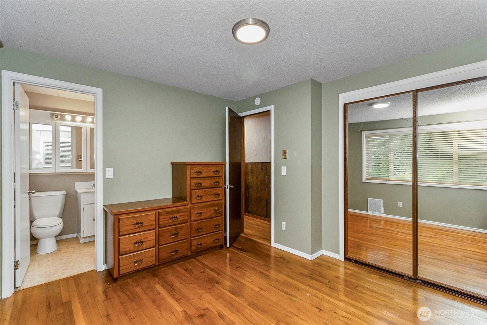 15729 Larch Way, Lynnwood, WA 98087