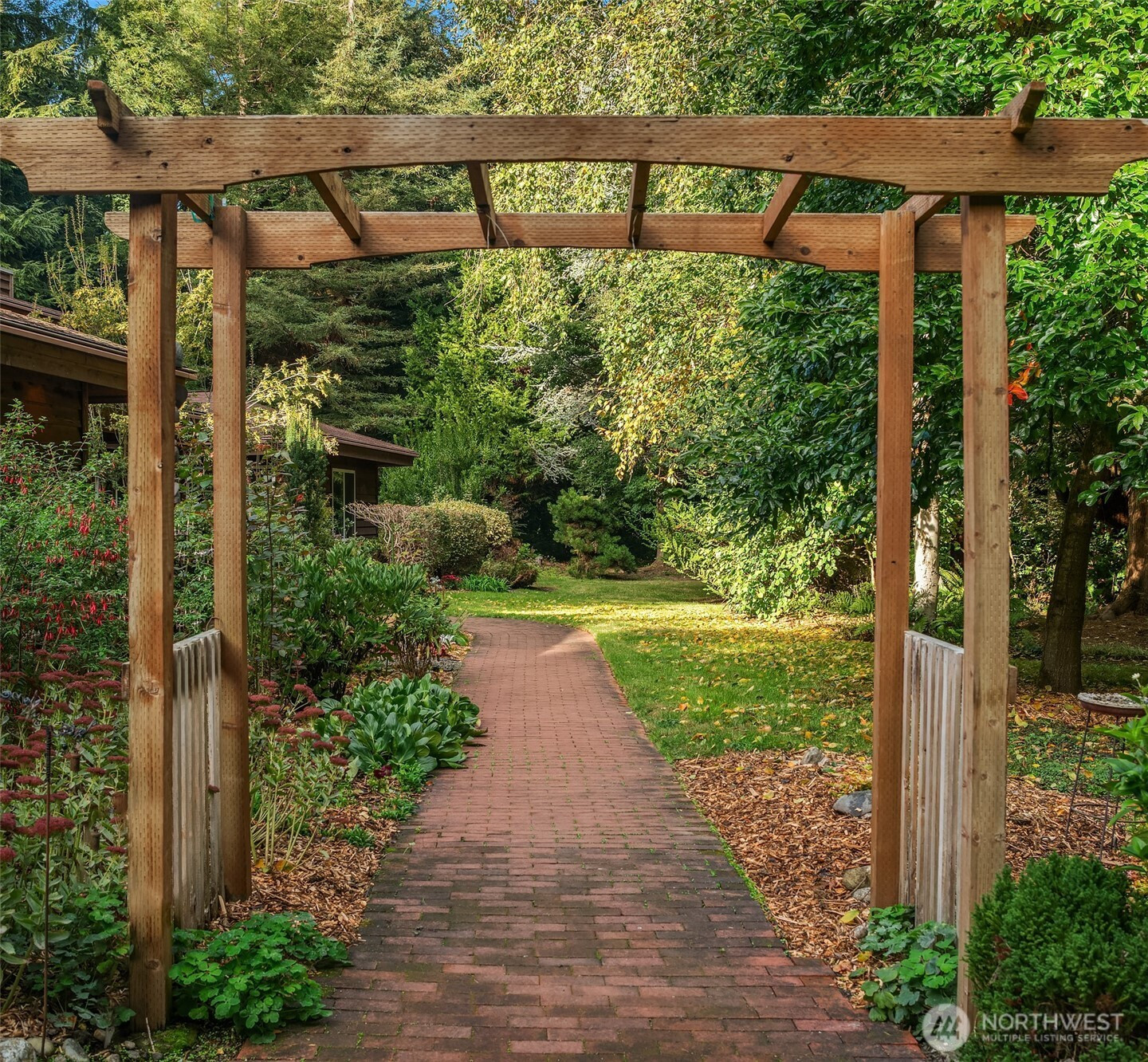 27407 94th Avenue SW, Vashon, WA 98070