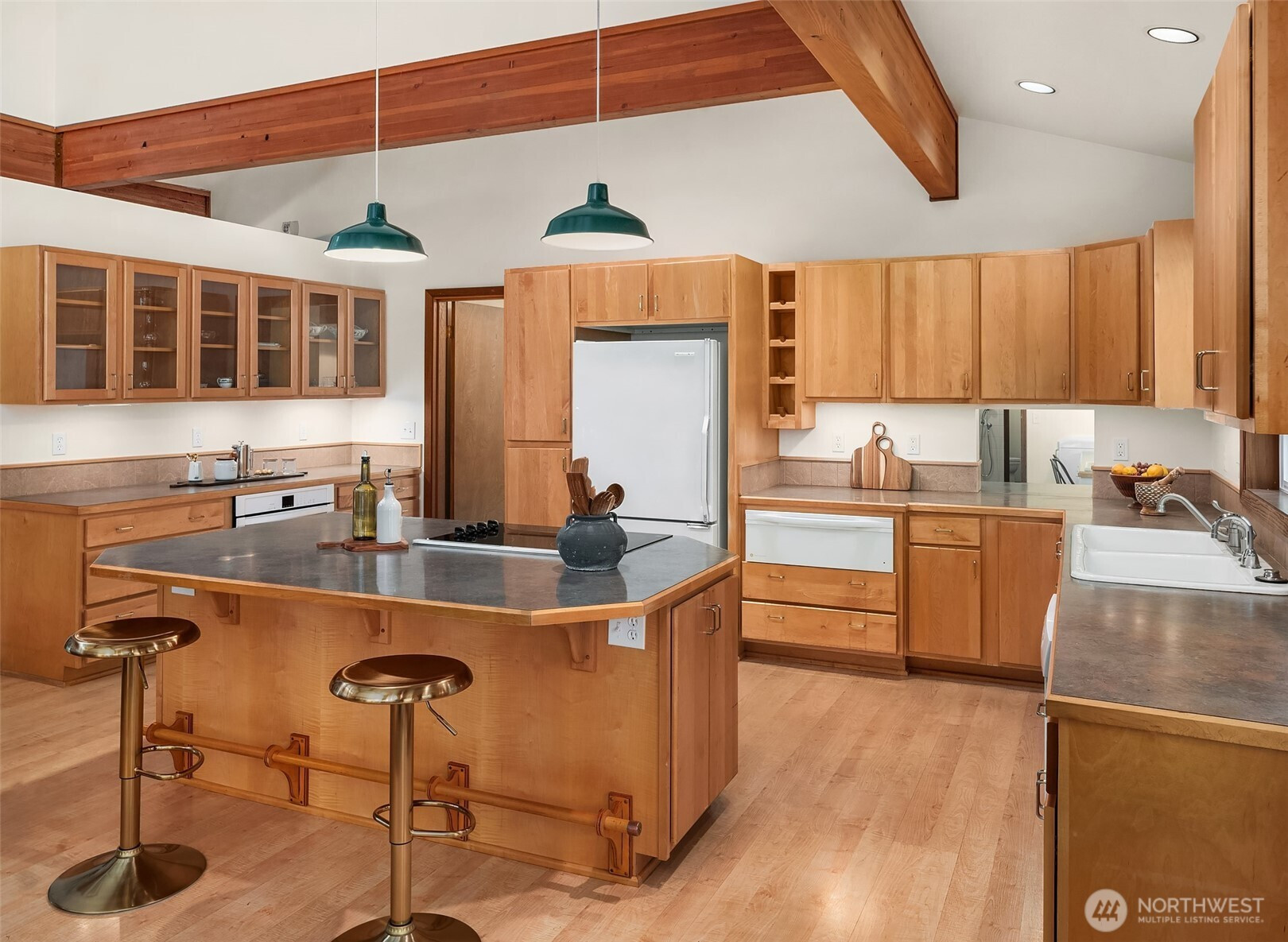 27407 94th Avenue SW, Vashon, WA 98070