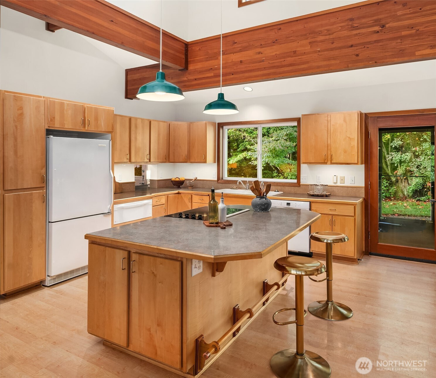 27407 94th Avenue SW, Vashon, WA 98070