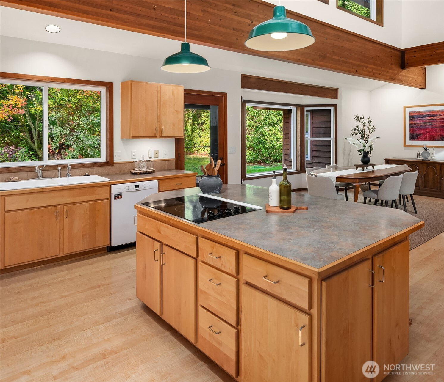 27407 94th Avenue SW, Vashon, WA 98070