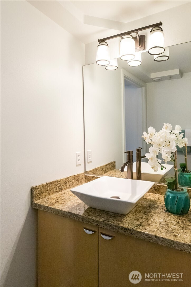 425 Vine Street, Seattle, WA 98121