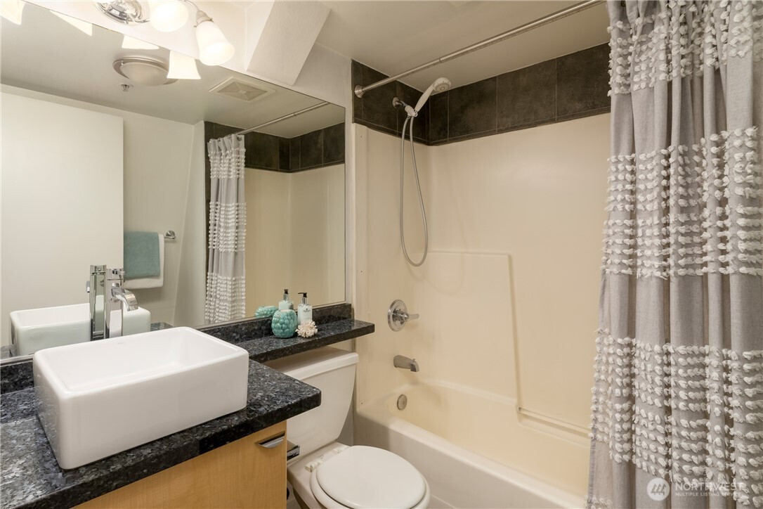 425 Vine Street, Seattle, WA 98121