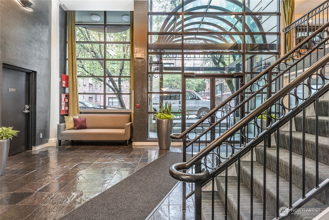 425 Vine Street, Seattle, WA 98121