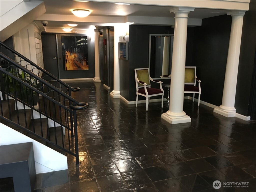 425 Vine Street, Seattle, WA 98121