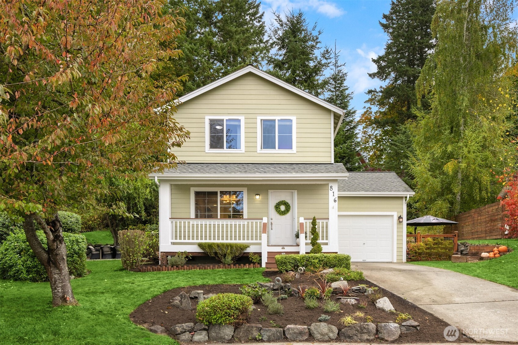 816 Strawberry Lane NW, Bainbridge Island, WA 98110