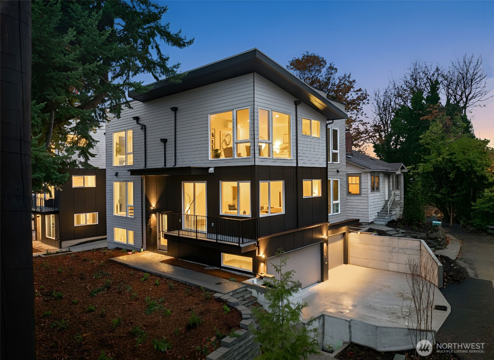 2103 SW Genesee Street, Seattle, WA 98106