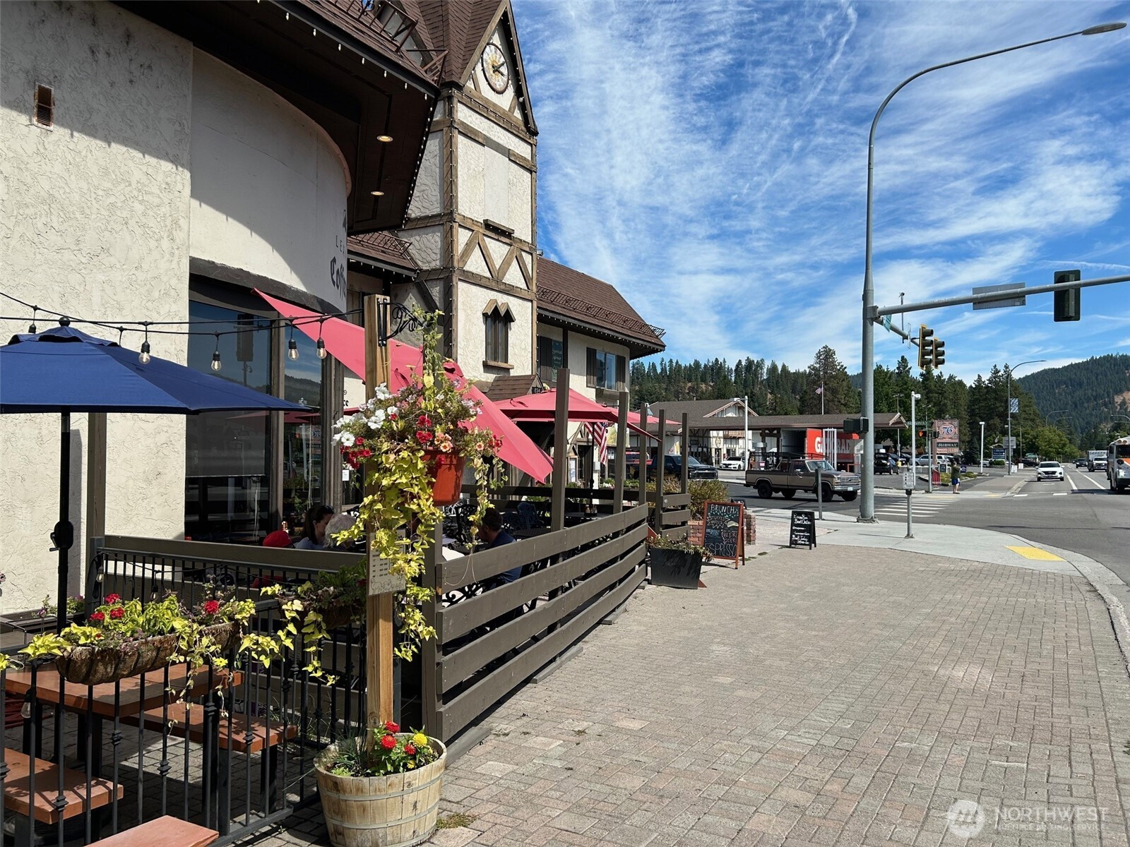 894 HWY 2 Highway, Leavenworth, WA 98826