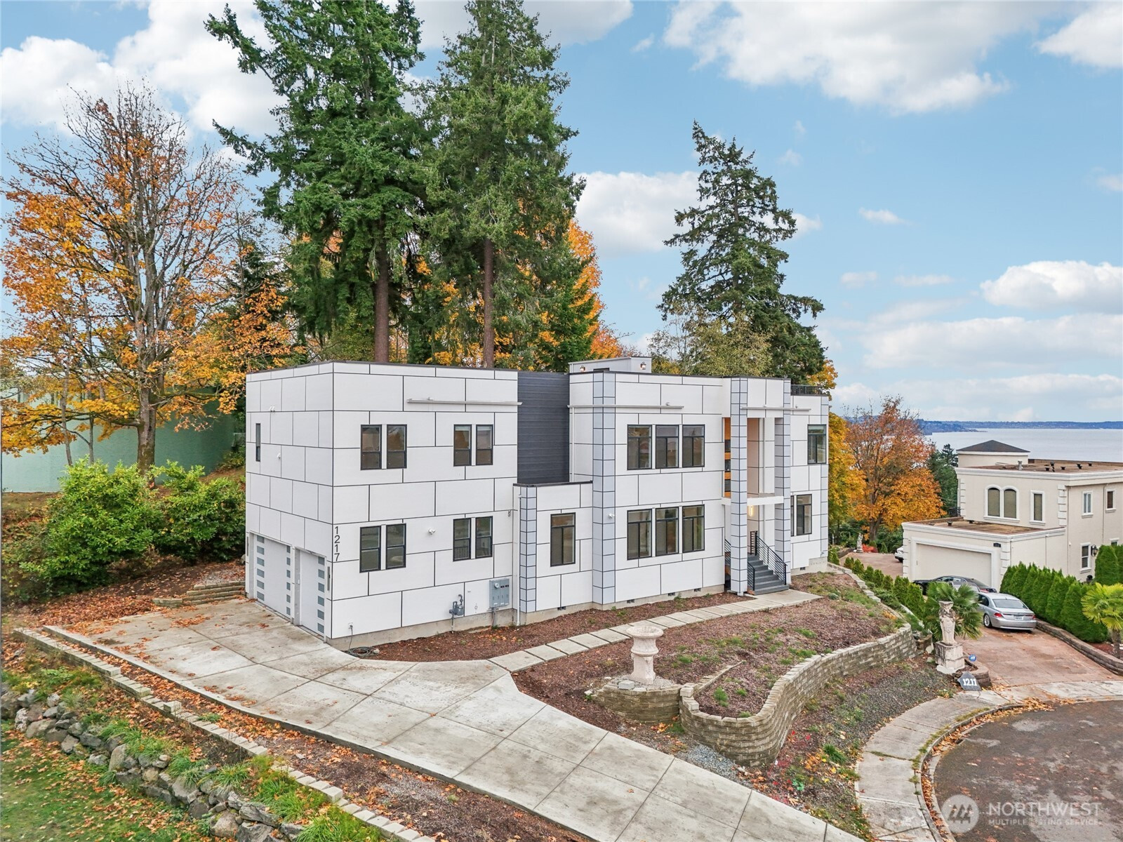 1217 S 273rd Place, Des Moines, WA 98198