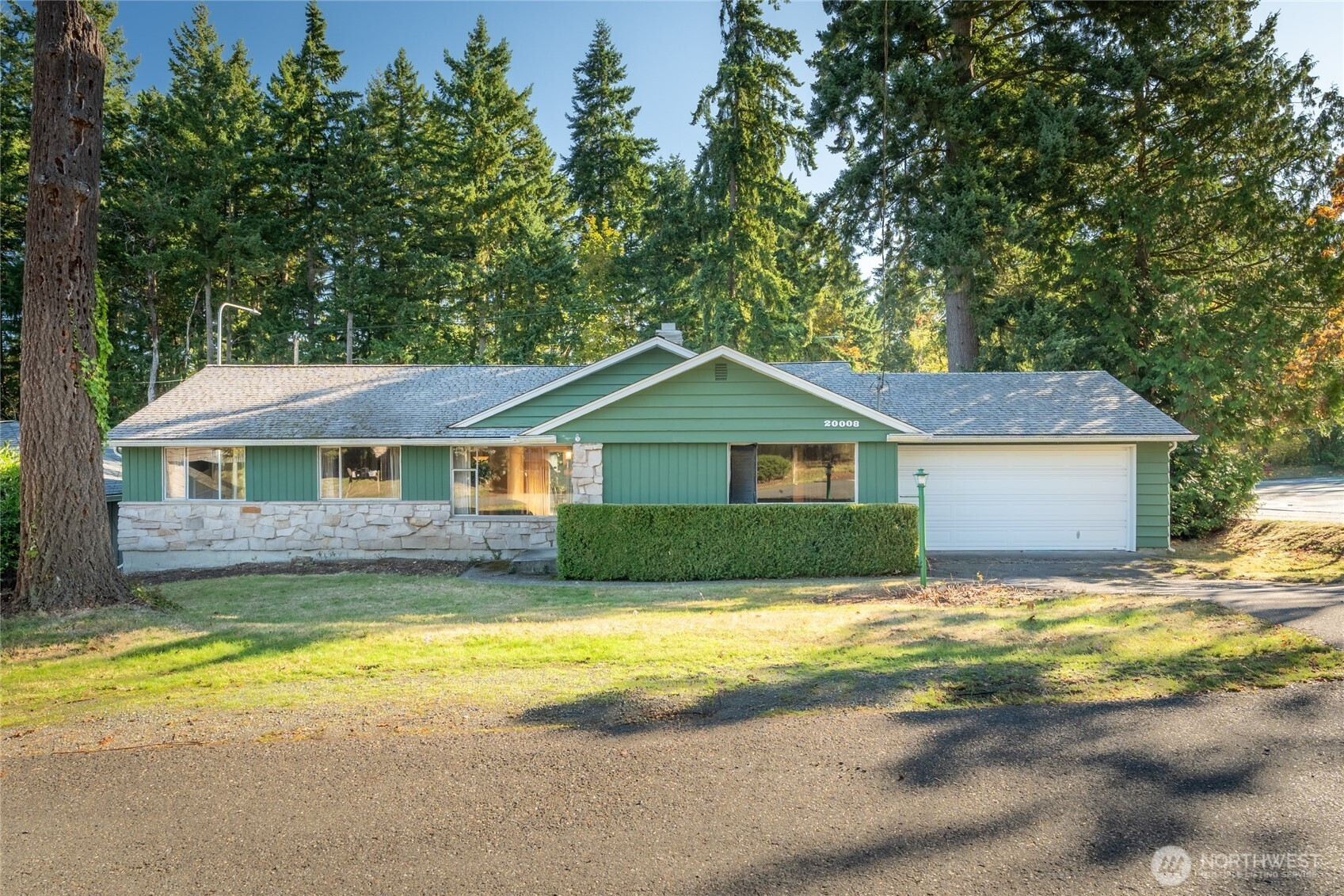 20008 Meridian Place N, Shoreline, WA 98133