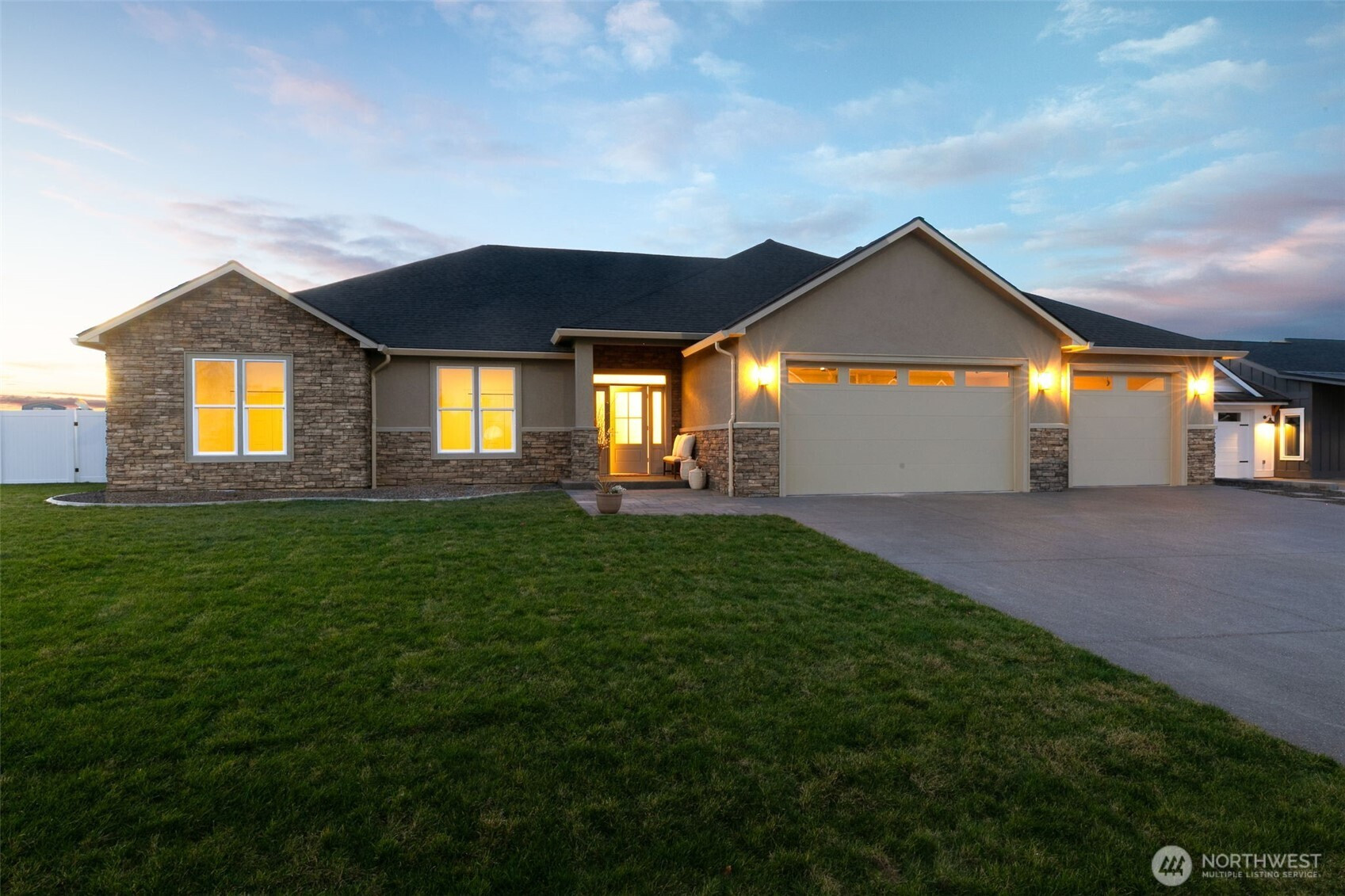 2210 S 96th Avenue, Yakima, WA 98903