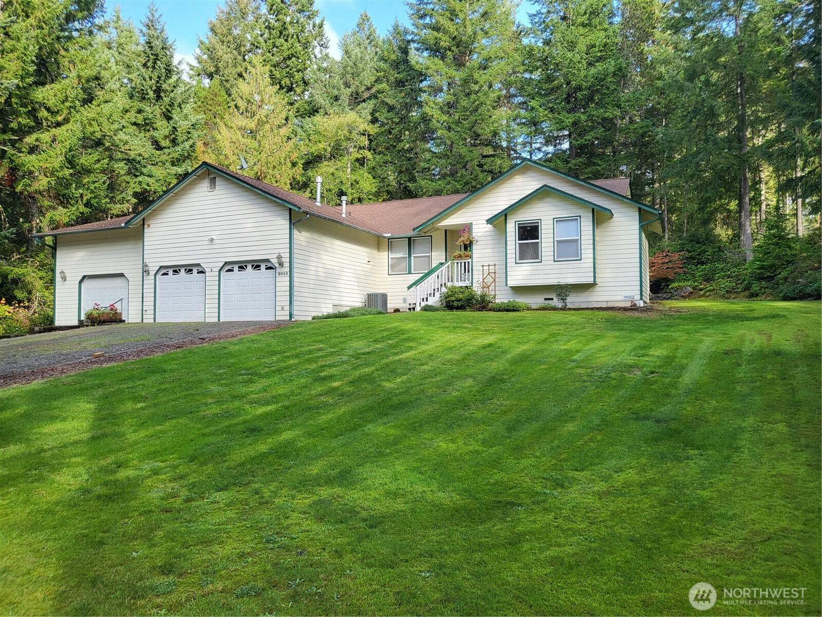 8010 Chagnon Pl NW, Silverdale, WA 98383