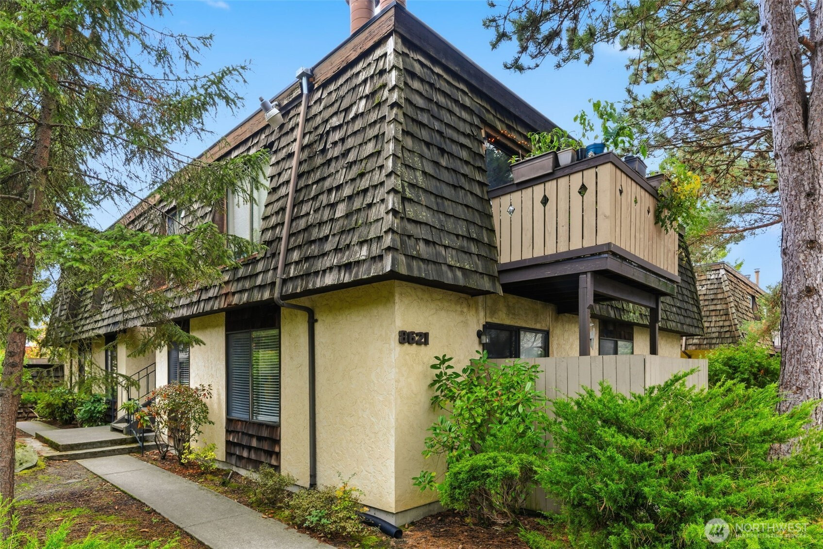 8621 25th Avenue SW, Seattle, WA 98106