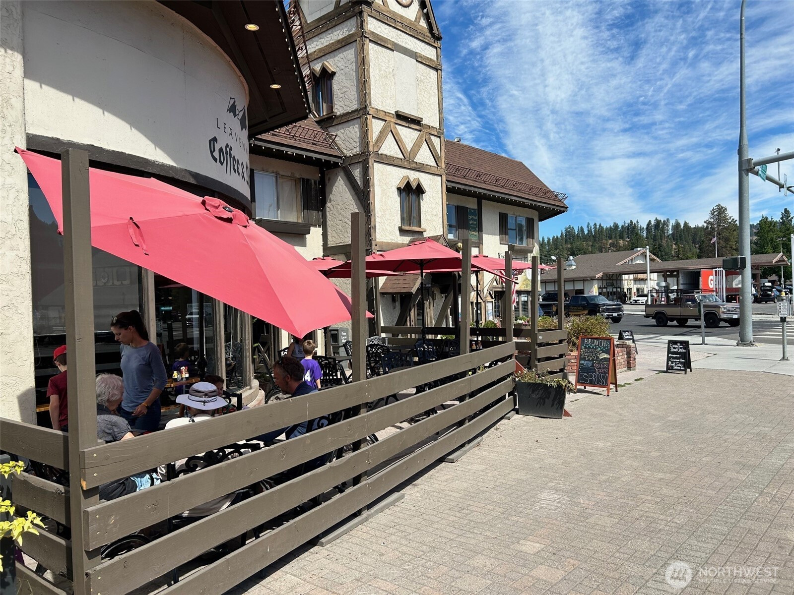 894 HWY 2 Highway, Leavenworth, WA 98826