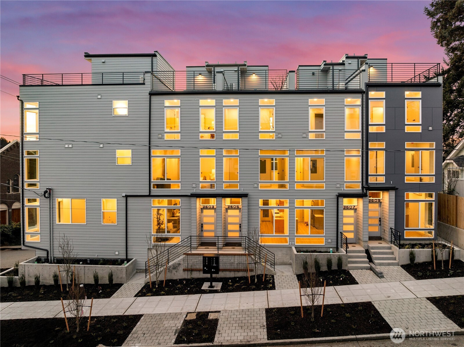 722 N 36th Street, Seattle, WA 98103