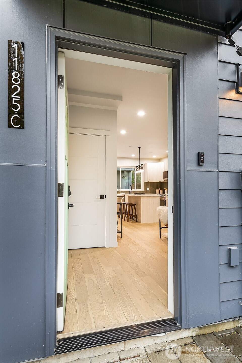 11825 59th Avenue S, Seattle, WA 98178