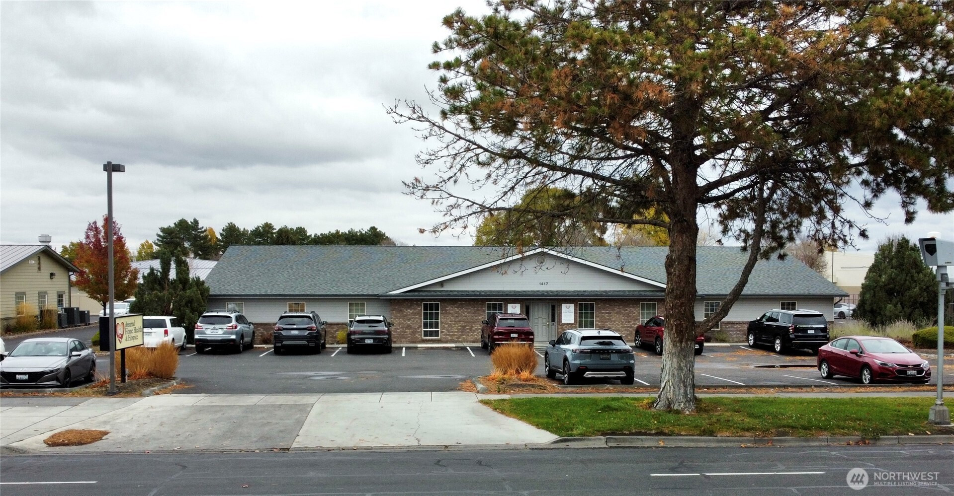 1417 S Pioneer Way, Moses Lake, WA 98837